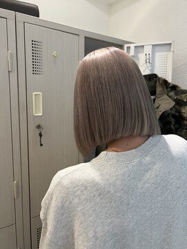 エリス ウメダ(Eliss umeda) ホワイトグレージュ