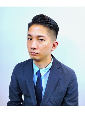 クオンヒール(QUON HEAL) フェードカットニュアンスパーマフェザーパーマサーフカールｕ