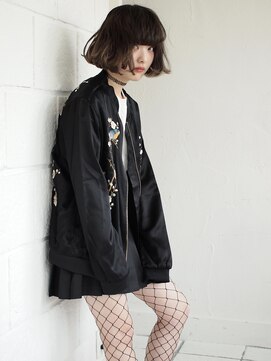 ネフ(NeF) ハイライトグラデーションのゆるめなボブ