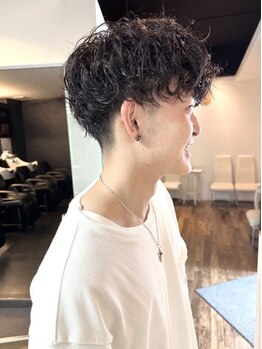ジールヤマグチ 朝霧駅前店の写真/男性と女性のお客様の割合が一対一の珍しいサロン♪ 【髪質改善/水素/白髪ぼかし/白髪染め/マーブ】