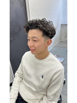 ユニバーストーキョー 池袋西口店(universe tokyo) 短髪ハイライトパーマ