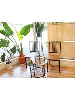 ショートヘアでも女性らしい柔らかさ、質感、毛流れを大切にし“似合わせショート”を実現します◎