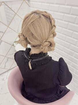 リルミー(Lilme) 首元すっきり編み込みツインお団子*まゆ