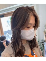 ロッカヘアエジェ(ROCCA hair eje.)&nbsp;顔まわりハイライト×ゆるふわウェーブ