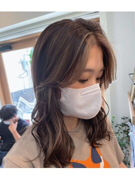 ロッカヘアエジェ(ROCCA hair eje.) 顔まわりハイライト×ゆるふわウェーブ