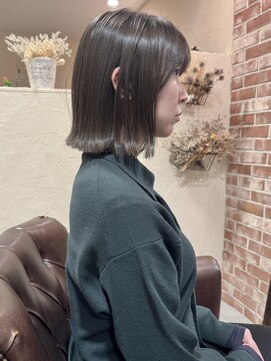 ルーリールー(Rulyru) 【京都・烏丸】外ハネ/ミディアム/グレージュ 【Rulyru】