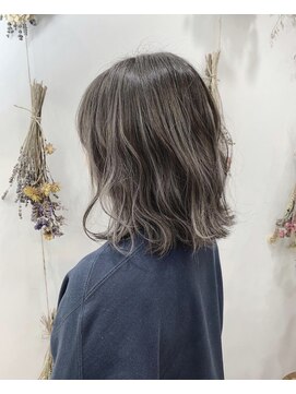 イヴァ(ibah) コントラストハイライト×グレージュ