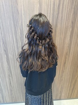 アンビ(ambi) ハーフアップアレンジ