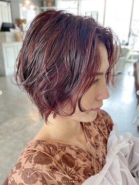 アトリエ エス atelier es HAIRDESIGN カシスピンク/レッド/赤髪/韓国ヘア/抜け感/深みピンク/韓国風