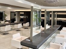 マティスヘアーデザイン 木更津店(matiz hair design)の雰囲気（自然光溢れる明るく清潔感のある店内【木更津】）