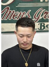 リルホビーズメンズグルーミング(Lil Hobbys Men's Grooming) ＜理容室＞＜バーバー＞アイロンパーマスキンフェード