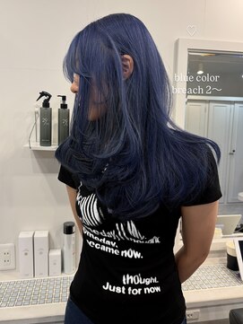 ヴィア(Via) 10代20代30代/ブルーカラー/レイヤーカット/ハイトーン