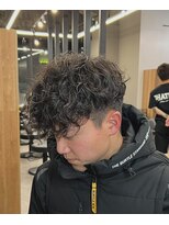 エルマーク 梅田(L-MARK)&nbsp;スパイラルパーマ/ツイストパーマ/メンズ/センターパート/波巻き