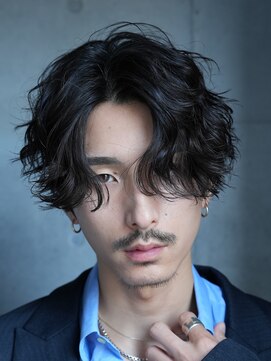 レタッチバイフィフス(RETOUCH by fifth) センターパート×ルーズパーマ