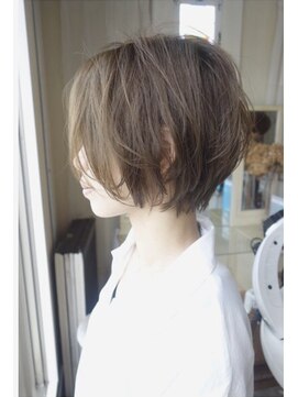 アトリエ エス atelier es HAIRDESIGN 外国人風抜け感ショートボブ/丸みシルエット/丸みショート/小顔