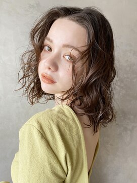 アイティー バイ アルバム 浦和店(IT by ALBUM) ウェットなウェーブヘア_外ハネボブセクションカラー_9027