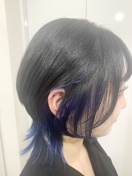 アオク(AOKU) ウルフカット　× インナーカラーブルー