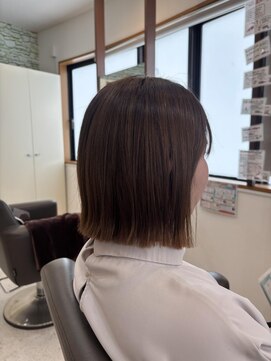 ヘアリゾートハピネス 陽光町 切りっぱなしボブ