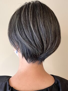 シリ アンド ブラント(siri and brunt) 【白髪ぼかしハイライト】大人ショート