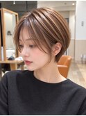 大人ショートスタイル　ハイライト入り