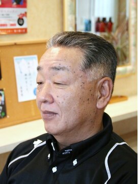 ヘアーステージめぐりや 上品メンズグレイスタイル