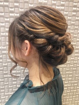 オリーブスバイネオリーブ(Olive's by neolive) 【新宿 Olive’s by neolive】ねじりアレンジ