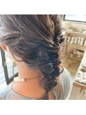 結婚式のお呼ばれに編みおろし風ヘアアレンジ