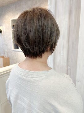 キャアリー(Caary) 福山市美容室Caary人気 立体的ハイライト透明感ショートヘア