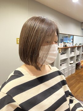 ウィーク 梅田(UiiC) おしゃれオリーブべージュ◎ボブ【uiic stylist rira】