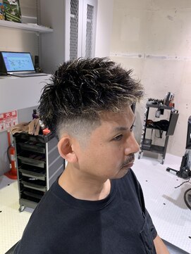 フランクスバーバーザスタンド(Frank’s barber the stand) メンズハイライトツーブロックショートフェードアップバングF