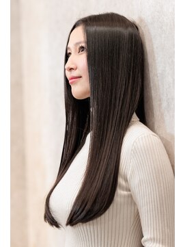 シャッター(SHUTTER) 見た目は重めなストレートロング