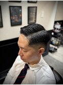 大人海外メンズヘア七三分けサイドパートスキンフェードカット