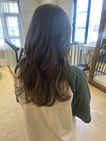 グラマラス GLAMOROUS 【宇根底知穂】30代40代50代白髪ぼかしハイライトカラー