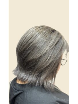 コティ(Kotii) 白髪ぼかしハイライト×グレーカラー