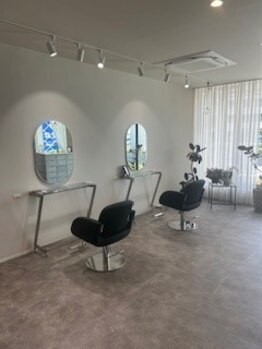 ロクヘアー(6Roku Hair)の写真/白髪が気になり始めた方にもおすすめ♪ダメージレスで髪に優しいカラーで、上品な艶髪に☆