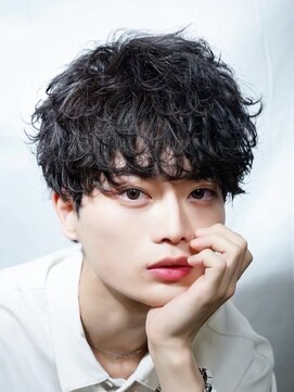 アイトーキョープラスシー 横浜(AI TOKYO+Sea) ラウンドマッシュ/縦落ちシャドウ/縦落ちツイスパ/横浜駅