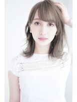 大人かわいいアッシュベージュカラー