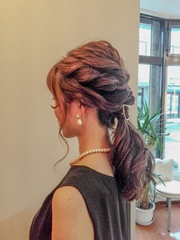 ヘアーアンドフェイス あかしや美容室(HAIR＆FACE)の写真/長時間でも崩れない◎ドレスアップにも着物にもシーンに合わせて女性らしい美しさを演出させて頂きます。