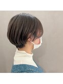 耳かけショート×グレージュ