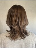 くびれレイヤー×透け感ベージュブラウン