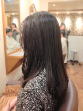 フリージア(freesia) ロングレイヤー／髪質改善