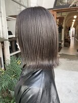 ティメレ 神戸三宮(Timere)&nbsp;切りっぱなしボブ×シルバーベージュ【Timere神戸三宮】