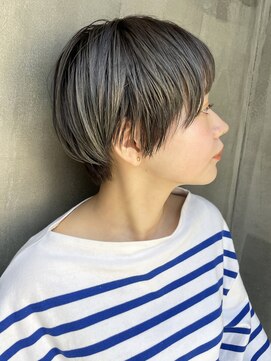 ローリー(Rowlly) ＃大人の丸みショート＃ハイトーンカラー＃グレージュ