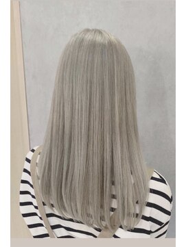 ユウ(Yuu.) ハイトーングレー