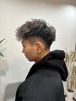 ウォルク(WOLK)&nbsp;刈り上げショート/スパイラルパーマ/ハイライトカラー