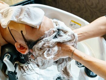 ボナセーラ ヴィーア(Buonasera via)の写真/【紫原】綺麗な髪は頭皮から。落ち着く大人な空間で日常を忘れる至極のエイジングヘッドスパが自慢のサロン