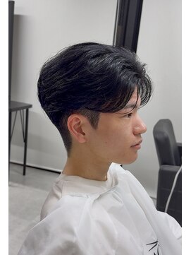 韓国風ニュアンスセンターパート フェザーパーマ/刈り上げ/渋谷