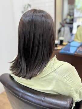 ヘアケアアンドヘアデザイン リベール(L:belle) 赤みを抑えた艶グレージュミディアム ボブ