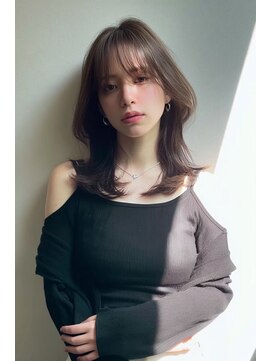 アルテ(ARTE) 顔周りレイヤー×透明感グレージュの艶髪ミディアムレイヤーヘア