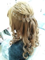 ヘアーメイク ティアラ(Hair make Tiara) 編み込みハーフアップヘア☆+゜